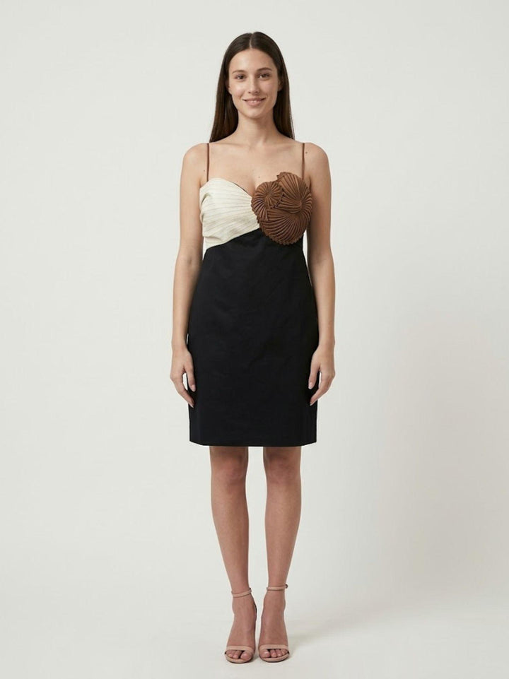 Abito con dettaglio a conchiglia la Concha dress bianco e nero RO007 NMT ROSANNA OCAMPO 