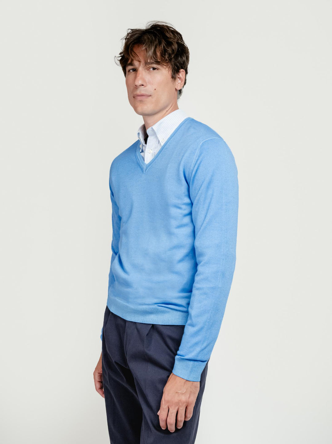 MAGLIA CON SCOLLO A V IN LANA MERINO CELESTE 0001 197 FIESOLI DANIELE 