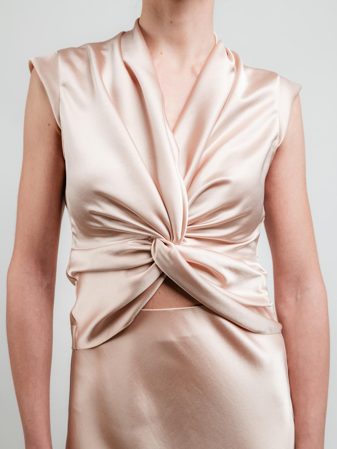 BLUSA SMANICATA CHAMPAGNE CON NODO