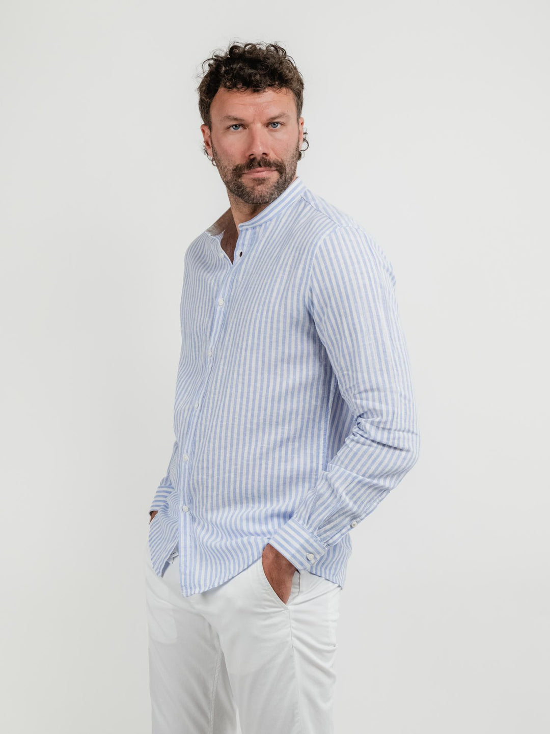 Camicia alla coreana a righe bianche e azzurre