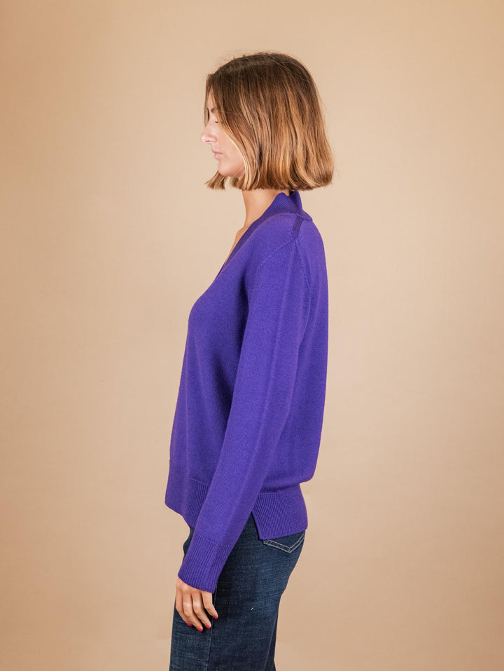 MAGLIA MAXI SCOLLO A V IN LANA VERGINE VIOLA 2378068 079 ANDREA MORANDO 