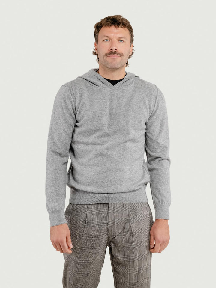 MAGLIA CON CAPPUCCIO IN LANA MERINO E CASHMERE GRIGIA GA071 548 ANDREA MORANDO 
