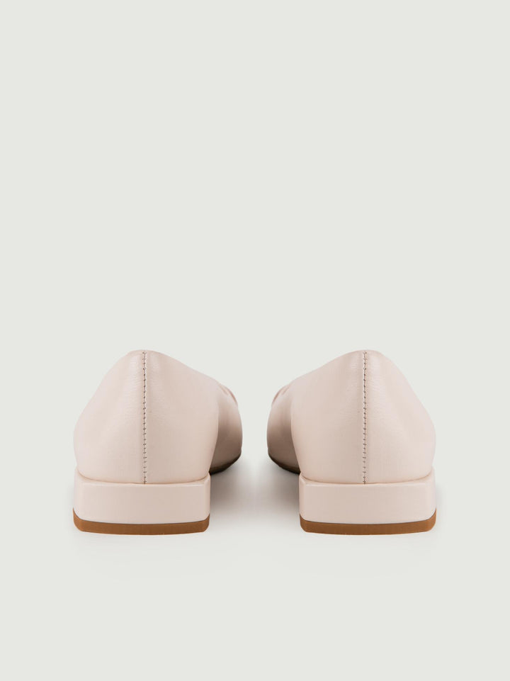 Ballerina in pelle bicolore con punta squadrata