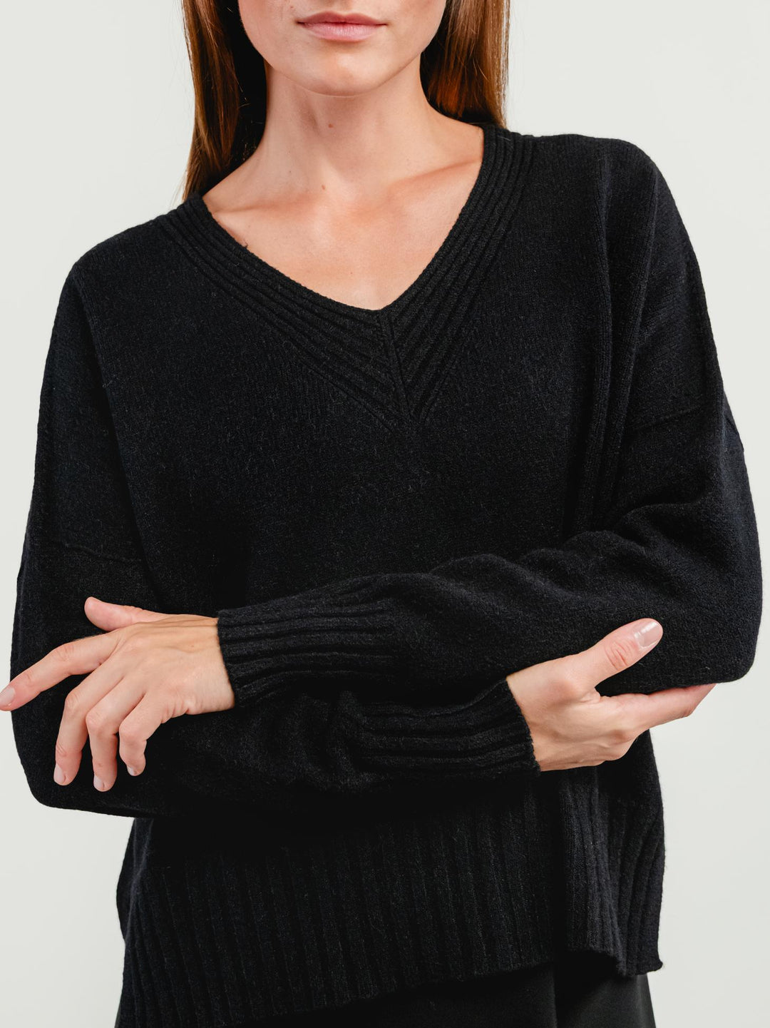 MAGLIA CON SCOLLO A V NERA 0570592 0010 BIMOR 
