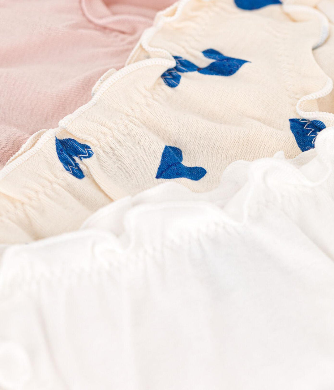 SET DI 3 SLIP BAMBINA IN COTONE CON MOTIVO CUORE A088T 00 PETIT BATEAU 