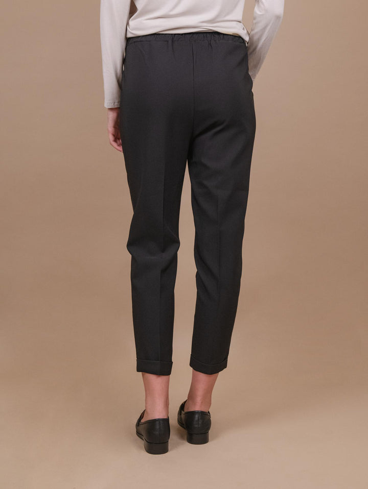 PANTALONE CON PINCES IN TESSUTO TECNICO nero P2836 NERO ANDREA MORANDO 