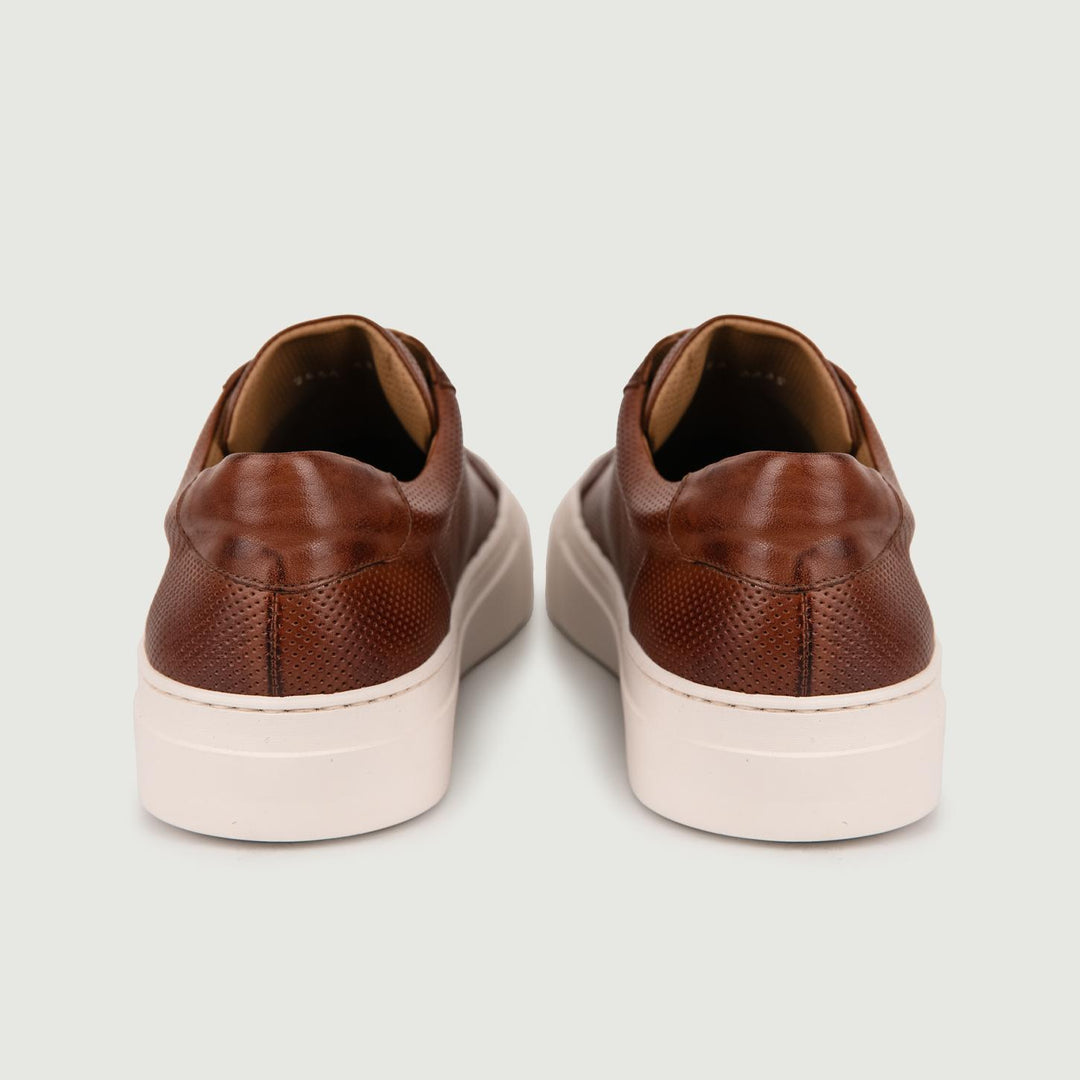 SNEAKER in pelle traforata cuoio effetto vintage