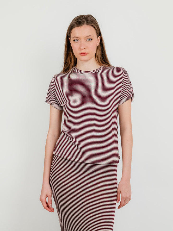 T-SHIRT IN MAGLIA A RIGHE BIANCHE E BORDEAUX