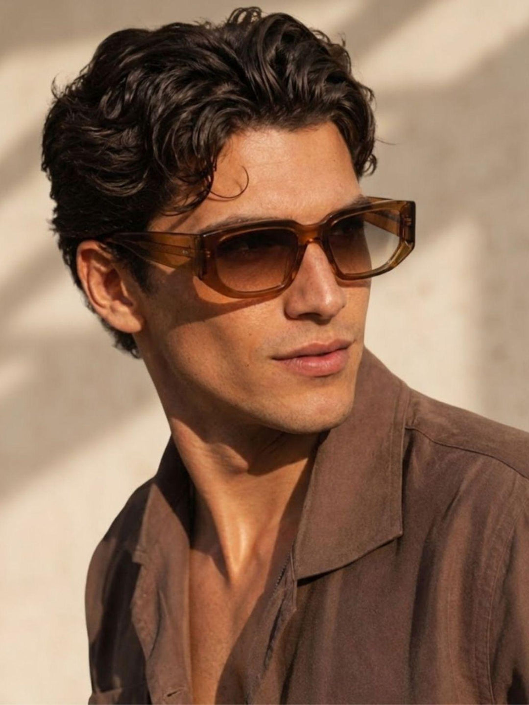 Design unisex con lente sfumata. C-18 TOBACCO GLASS BIMOR 