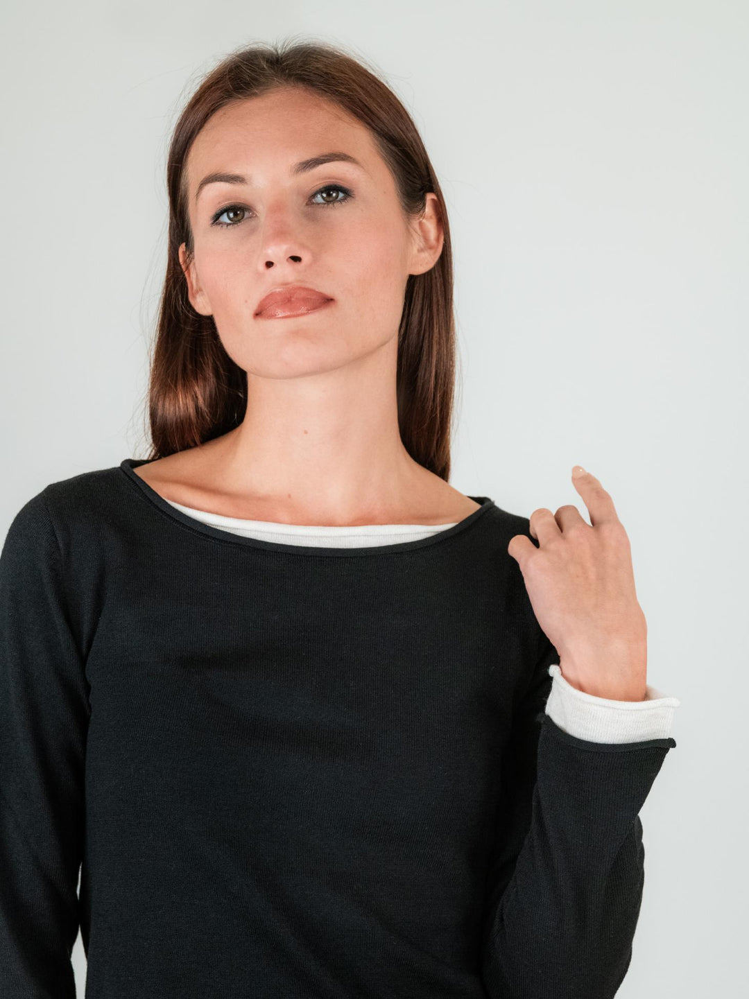 MAGLIA NERA CON COLLO A BARCHETTA 1275 029 ANDREA MORANDO 