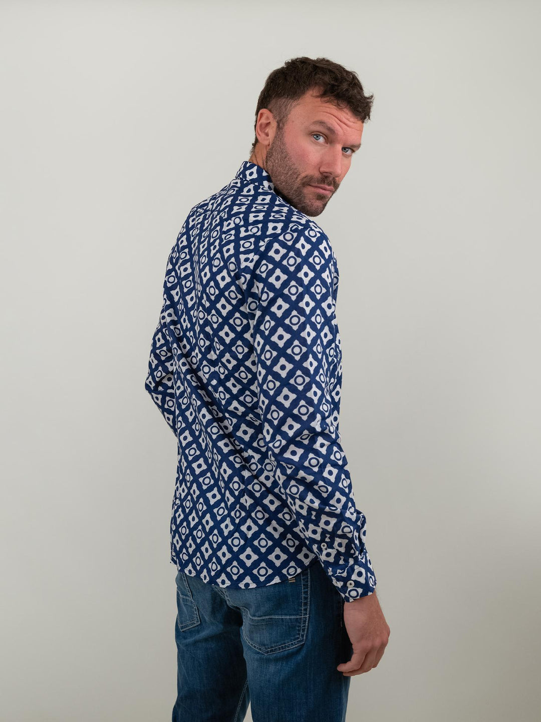 CAMICIA IN LINO FANTASIA GEOMETRICA BLU BU24S02CAFIOLIN492 200 ANDREA MORANDO 