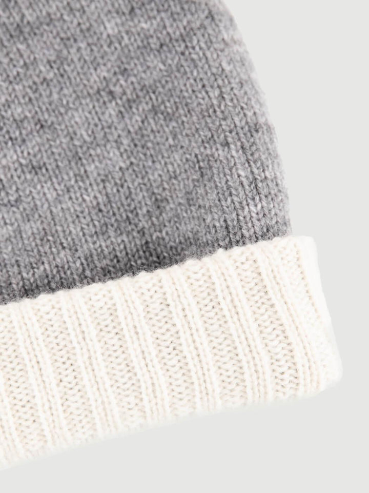 BERRETTO IN CASHMERE GRIGIO PERLA E PANNA 116 PANNA GRIS ANDREA MORANDO 