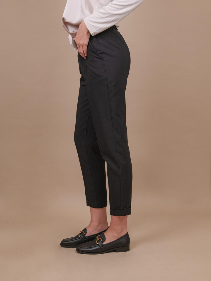 PANTALONE CON PINCES IN TESSUTO TECNICO nero P2836 NERO ANDREA MORANDO 
