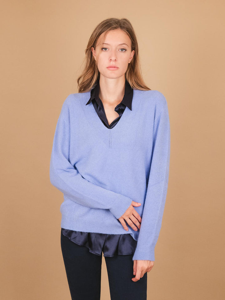 MAGLIA OVER  CON SCOLLO A V AZZURRA 0370/59 7013 BIMOR 