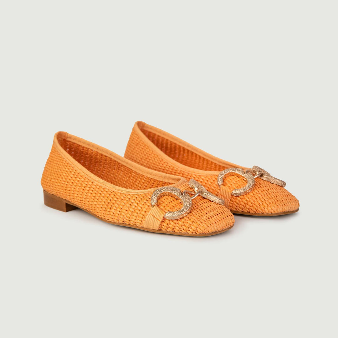 BALLERINE IN RAFIA INTRECCIATA ARANCIO CON DETTAGLIO IN METALLO 4875RAFIA ARANCIO ANDREA MORANDO 