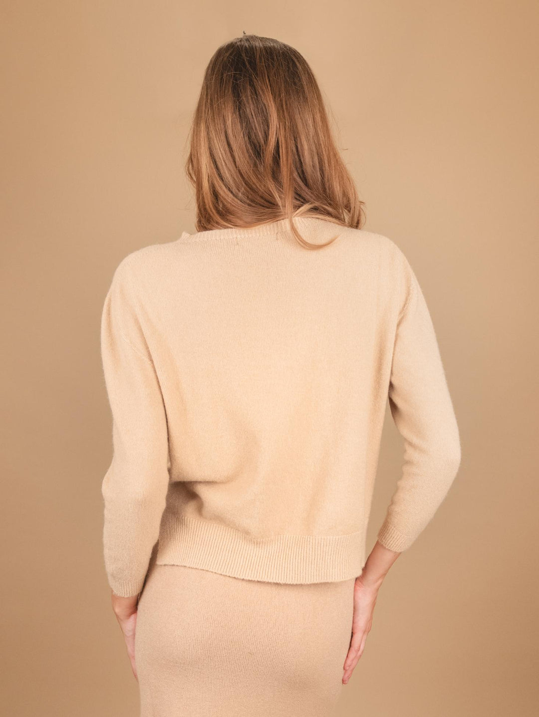 GIROCOLLO IN MAGLIA BEIGE CON MICRO SPACCHI LATERALI 0670/15 0234 BIMOR 