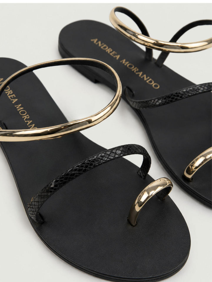 Sandalo infradito nero con dettagli metallici oro 63T BLACK-GOLD ANDREA MORANDO 