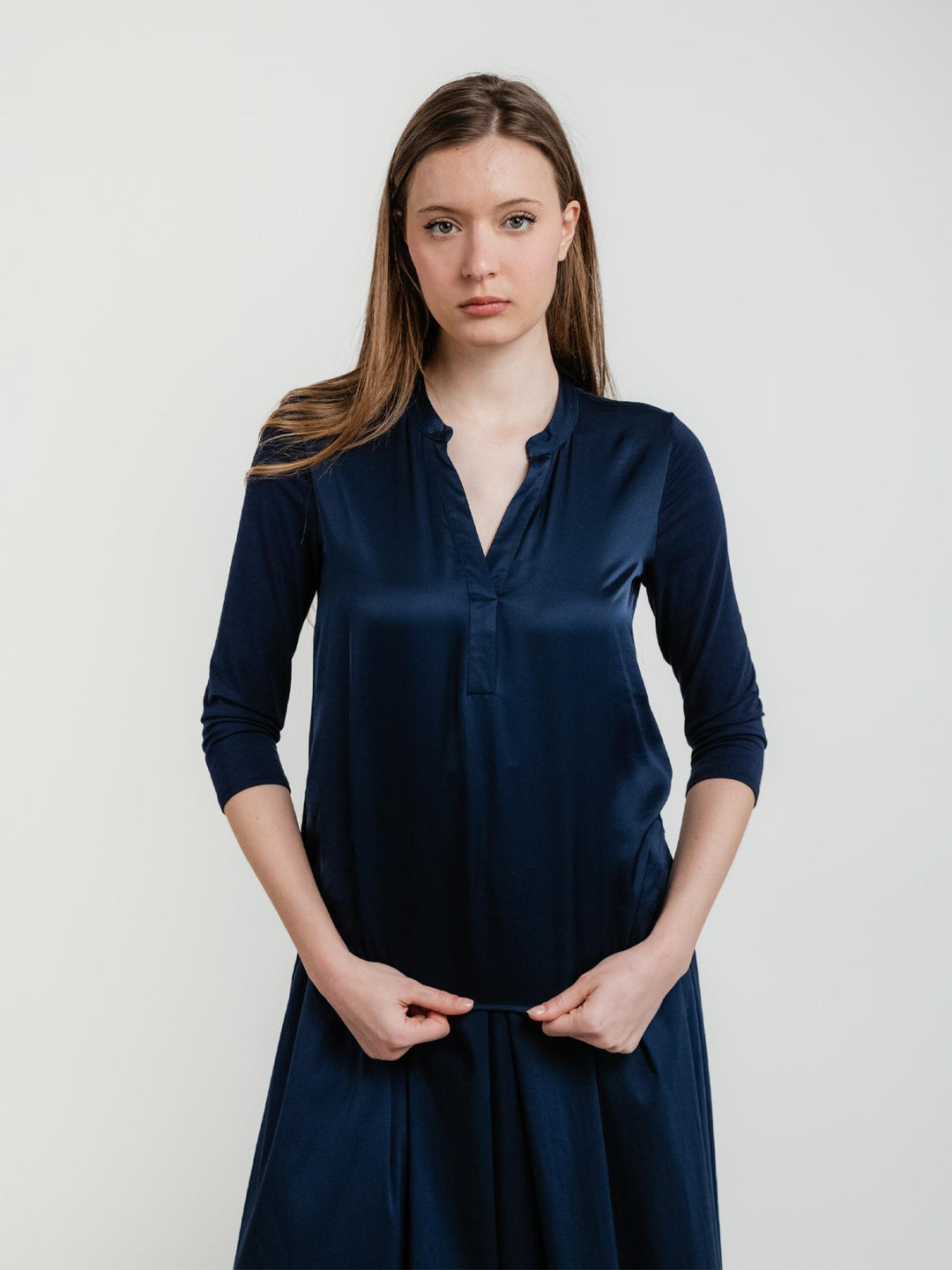 Blusa in raso blu navy