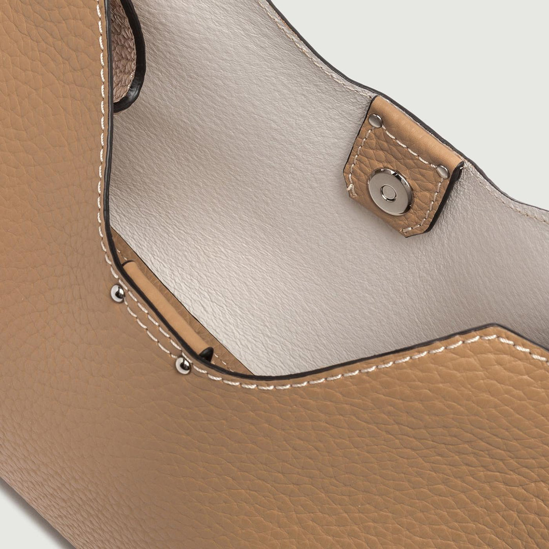 Borsa a spalla Aurora in pelle martellata nature-sabbia BS 10565 RNGDBL-NA 13450 GIANNI CHIARINI 