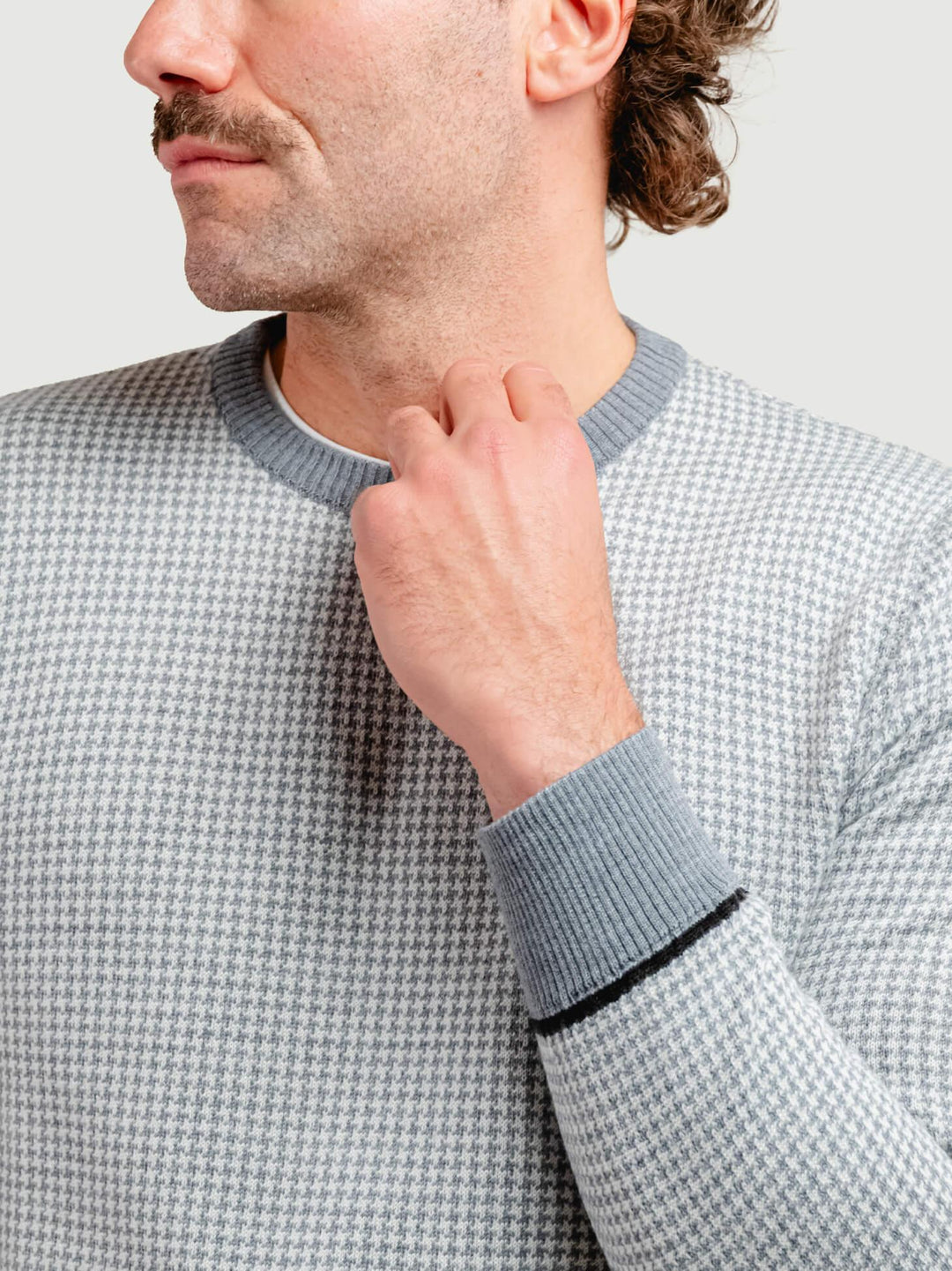 MAGLIA GIROCOLLO CON TRAMA PIED DE POULE GRIGIA 8075 FERRO ANDREA MORANDO 