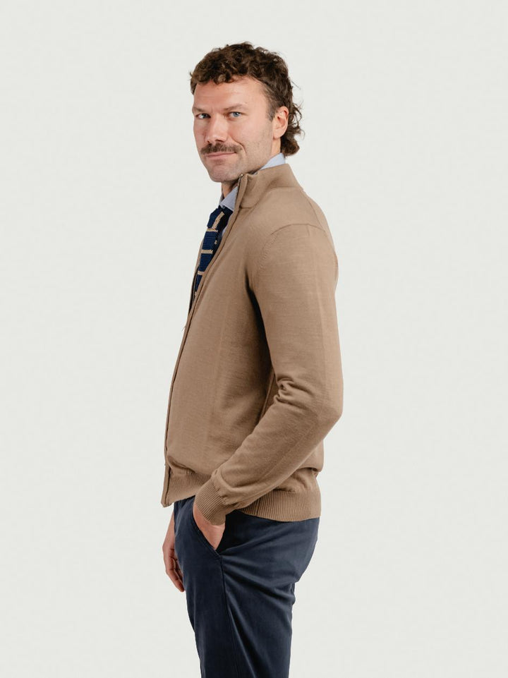MAGLIA A LUPETTO CON ZIP IN LANA MERINO CAMMELLO LUPETTO ZIP 76592 ANDREA MORANDO 