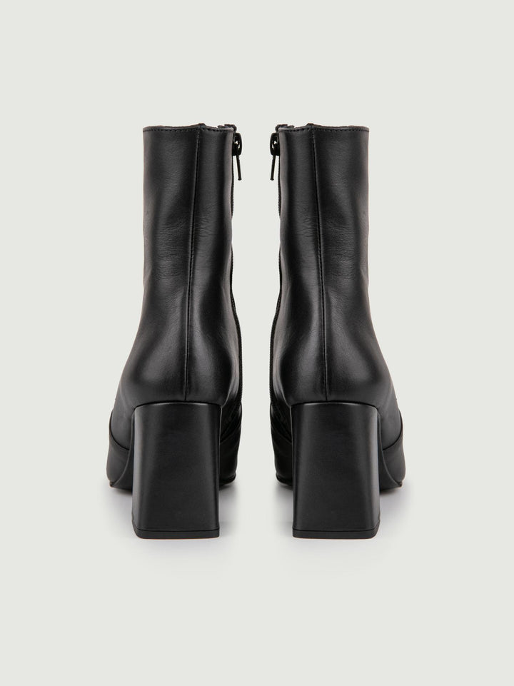 STIVALETTO IN PELLE NERA CON SCOLLO FRONTALE 5570/144 NERO ANDREA MORANDO 