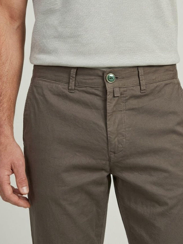 Pantalone chino in cotone taupe con bottone gioiello P-KAP 146 ANDREA MORANDO 