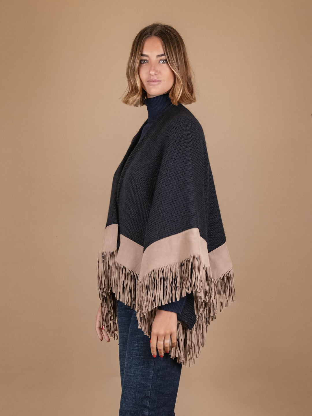 SCIALLE IN LANA BLU CON PROFILI E FRANGE IN CAMOSCIO BEIGE OLIVIA530 270 ANDREA MORANDO 