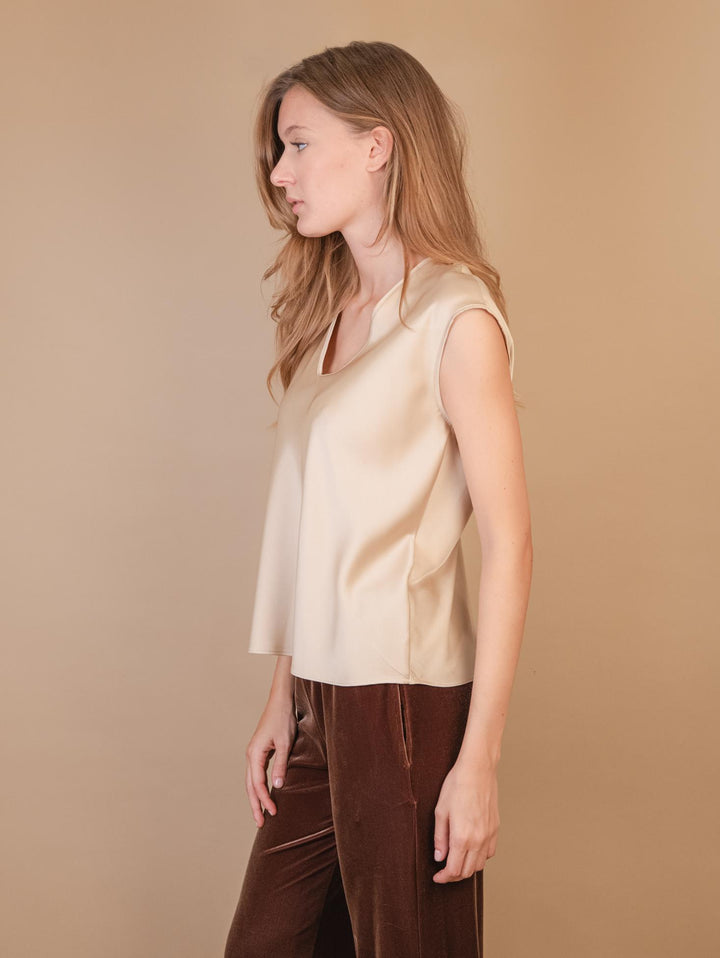 BLUSA CON SCOLLO A V E MANICA CORTA IN RASO BEIGE M9827 BEIGE ANDREA MORANDO 