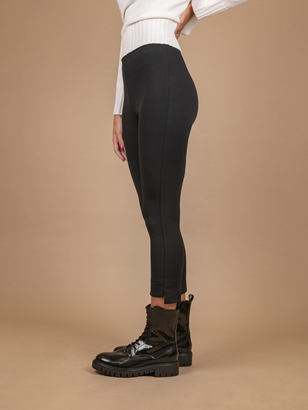 Pantalone a sigaretta asimmetrico in tessuto nero<BR/> CAVIALE NERO ANDREA MORANDO 