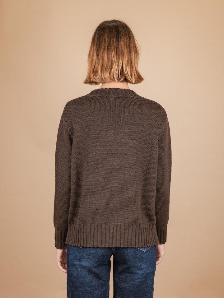 MAGLIA SCOLLO A V IN LANA VERGINE MARRONE 2378008 028 ANDREA MORANDO 