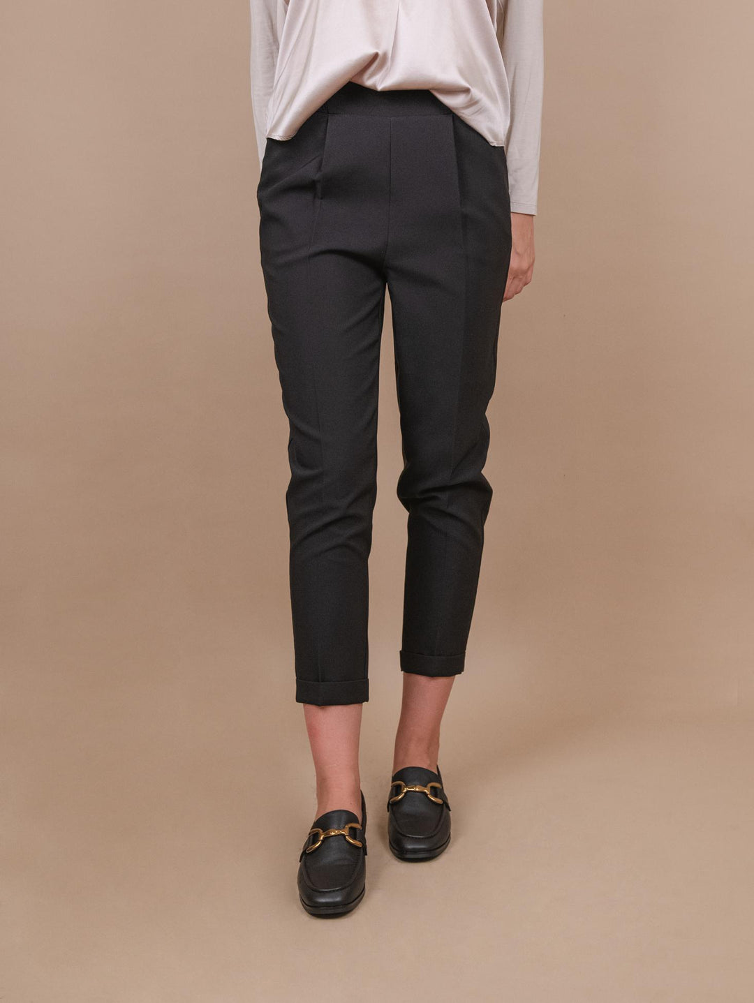 PANTALONE CON PINCES IN TESSUTO TECNICO nero P2836 NERO ANDREA MORANDO 