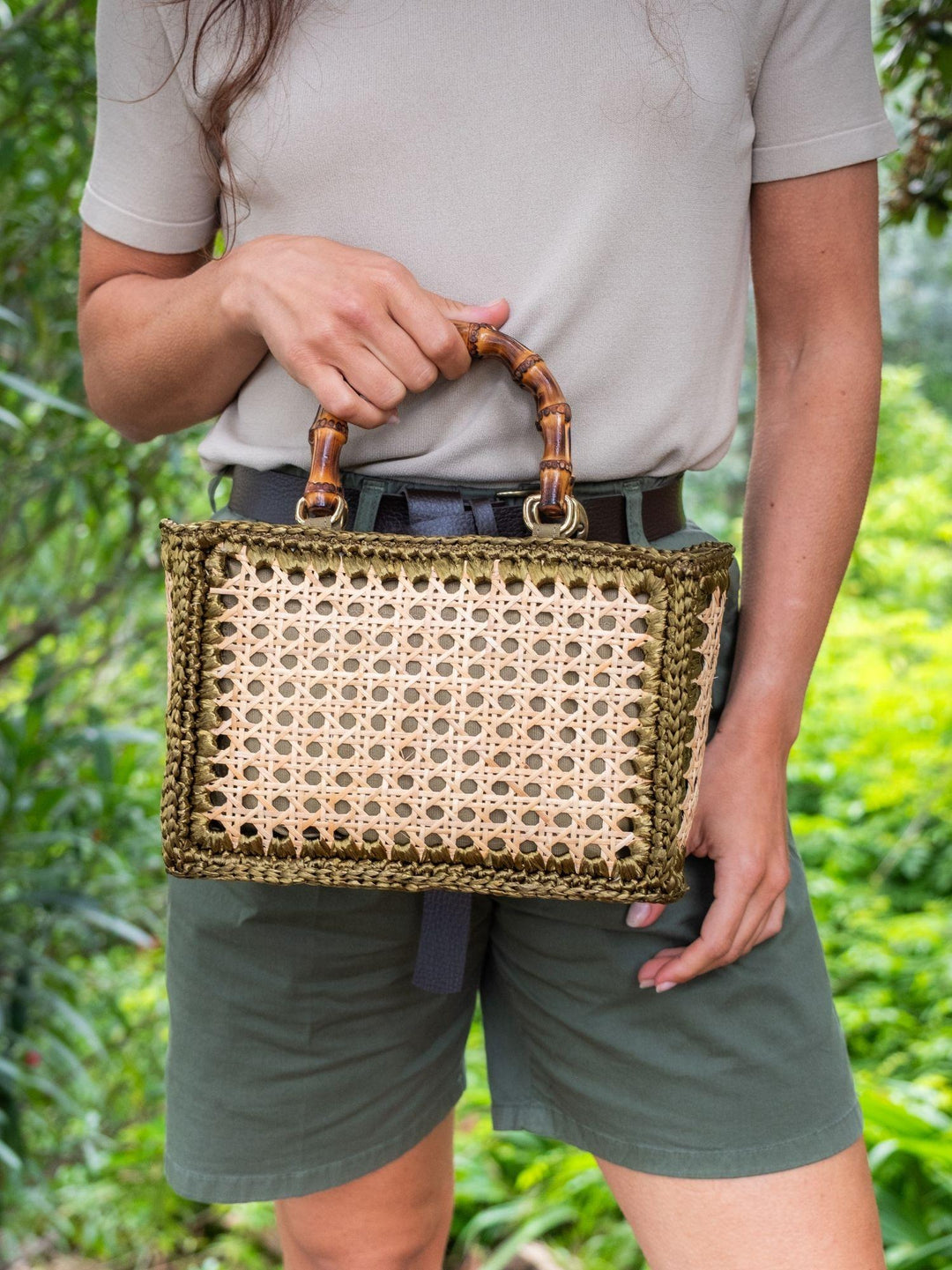 BORSA A MANO IN RAFIA NATURALE E KAKI