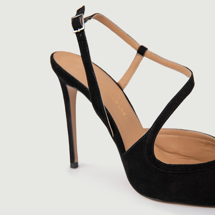 CHANEL A PUNTA IN CAMOSCIO NERO