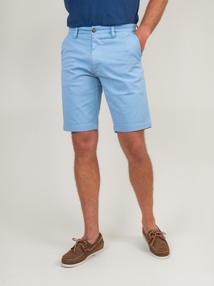 BERMUDA AZZURRO CHIARO CON TASCHE A FILO