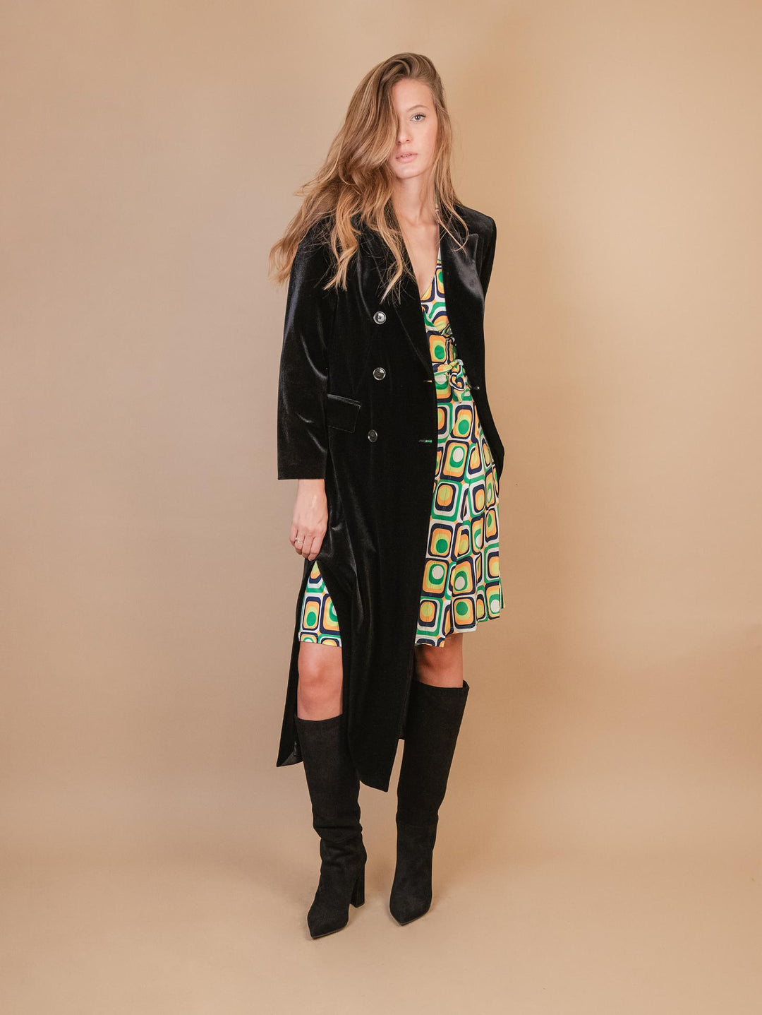 CAPPOTTO DOPPIOPETTO  CON SPACCO LATERALE  IN VELLUTO NERO 2134/2894 12 ANDREA MORANDO 