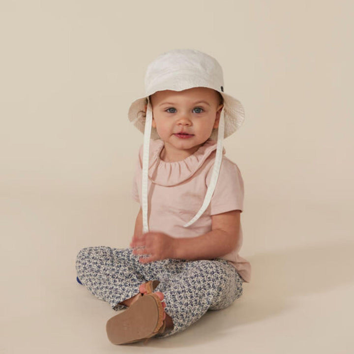 CAPPELLINO BOB BEBÈ IN TWILL BIANCO A09HV 02 PETIT BATEAU 