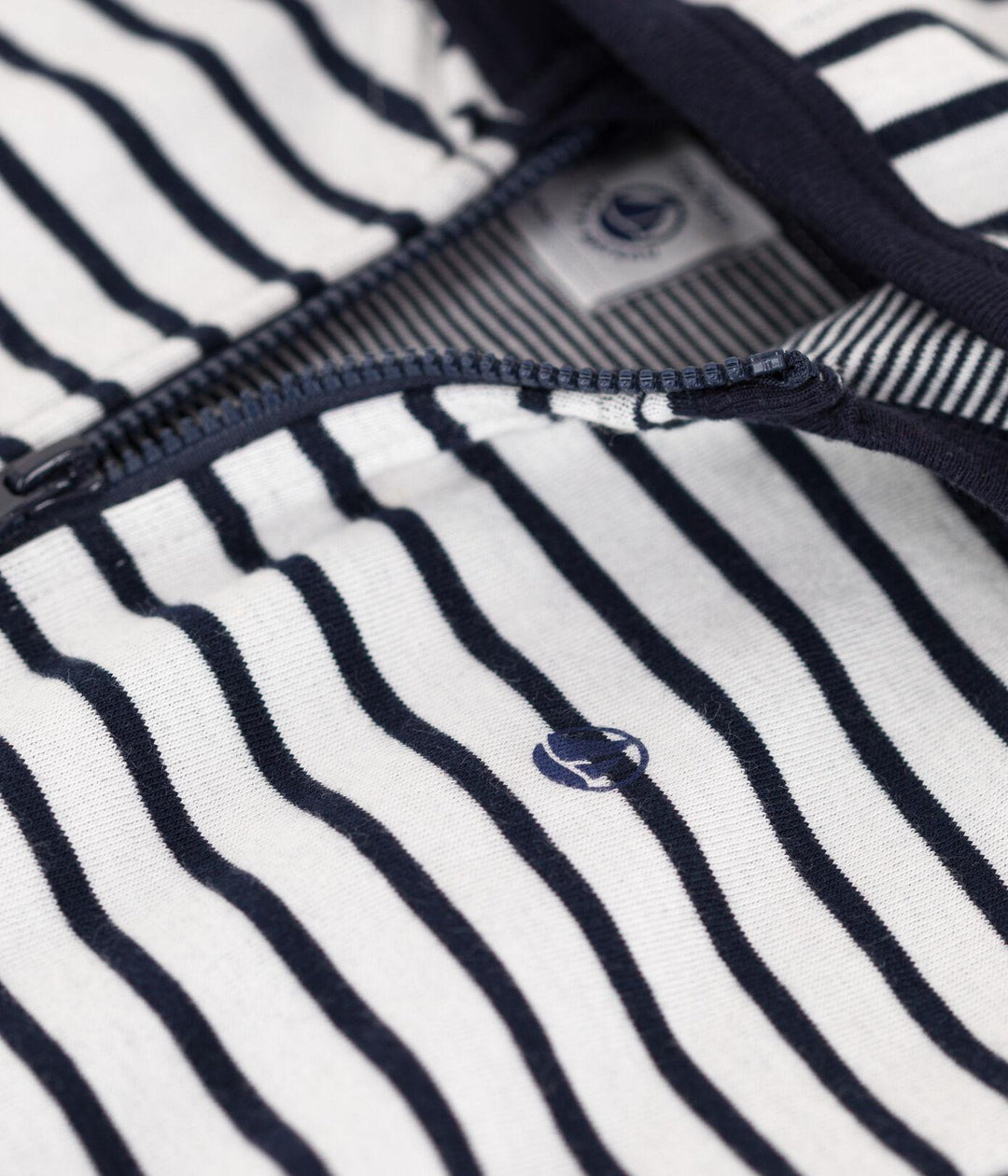 FELPA CON CAPPUCCIO IN JERSEY SPESSO PER BEBÈ A08H1 01 PETIT BATEAU 