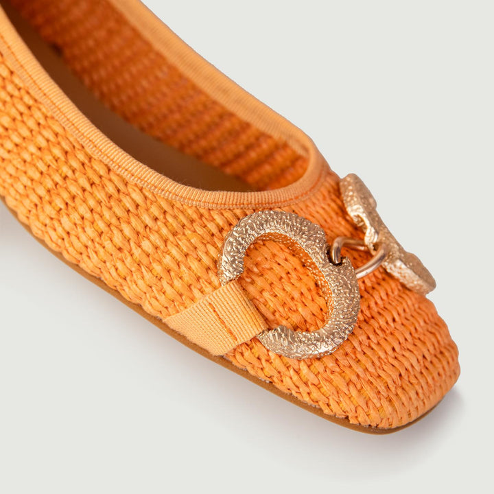 BALLERINE IN RAFIA INTRECCIATA ARANCIO CON DETTAGLIO IN METALLO 4875RAFIA ARANCIO ANDREA MORANDO 