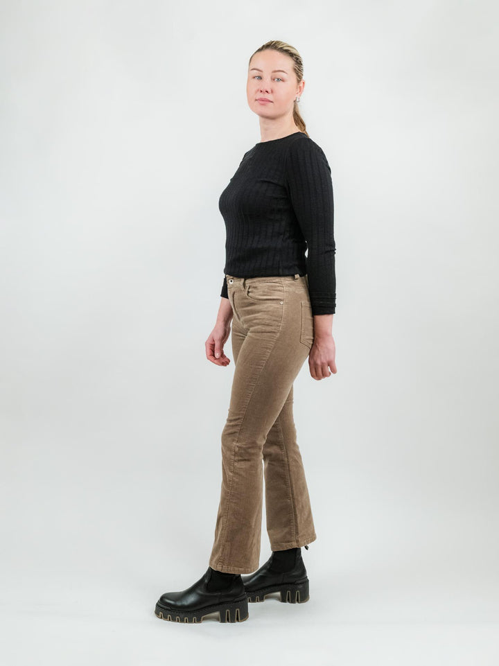Pantalone cinque tasche a trombetta in velluto beige
