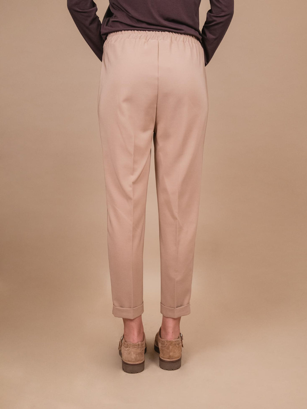 PANTALONE CON PINCES IN TESSUTO TECNICO BEIGE P2836 BEIGE ANDREA MORANDO 