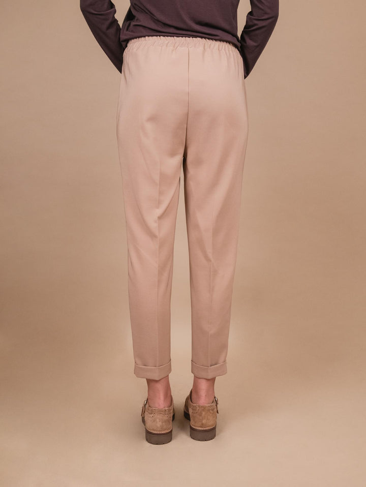 PANTALONE CON PINCES IN TESSUTO TECNICO BEIGE P2836 BEIGE ANDREA MORANDO 