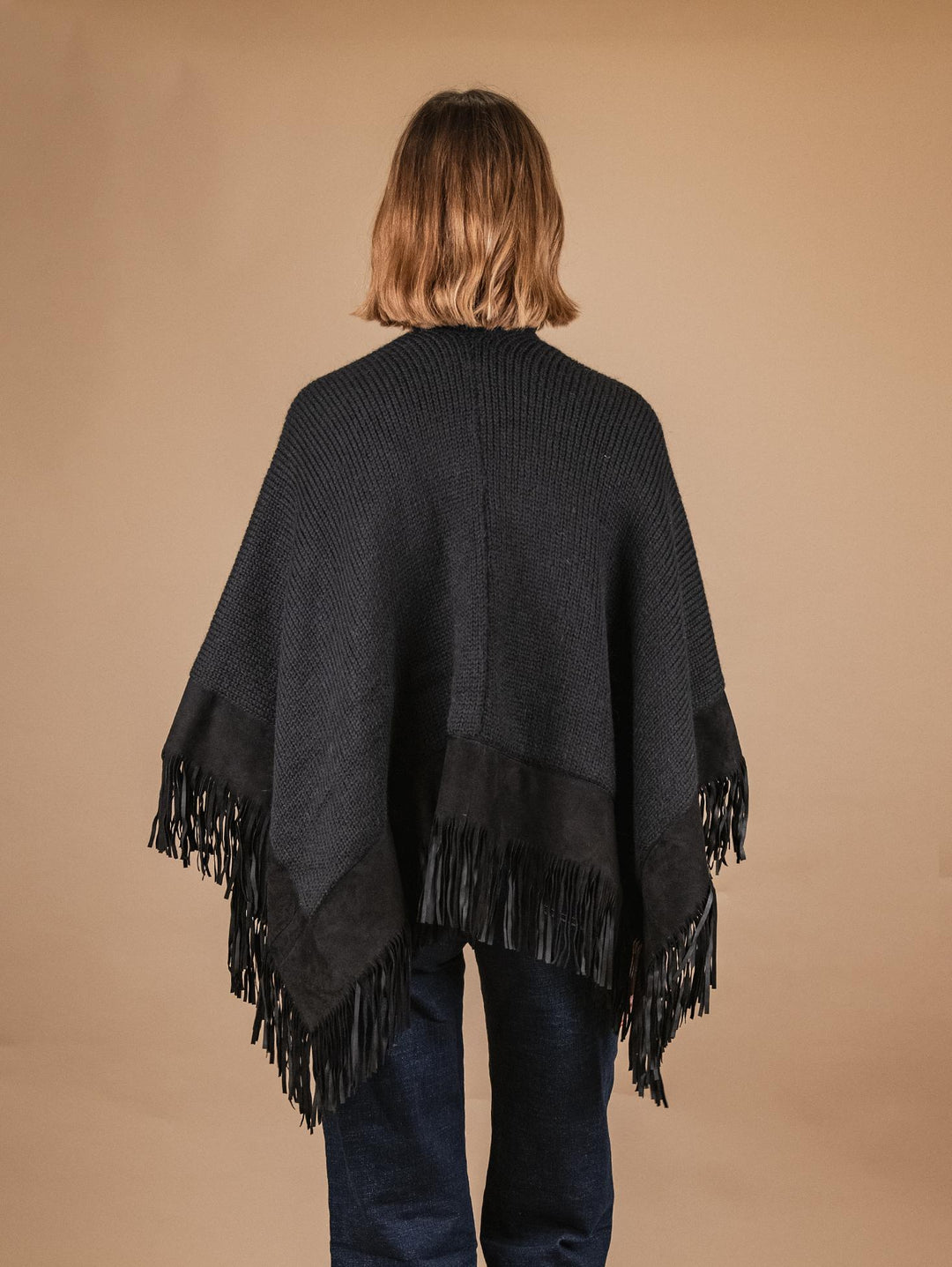 SCIALLE IN LANA CON PROFILI E FRANGE IN CAMOSCIO NERO OLIVIA530 499 ANDREA MORANDO 