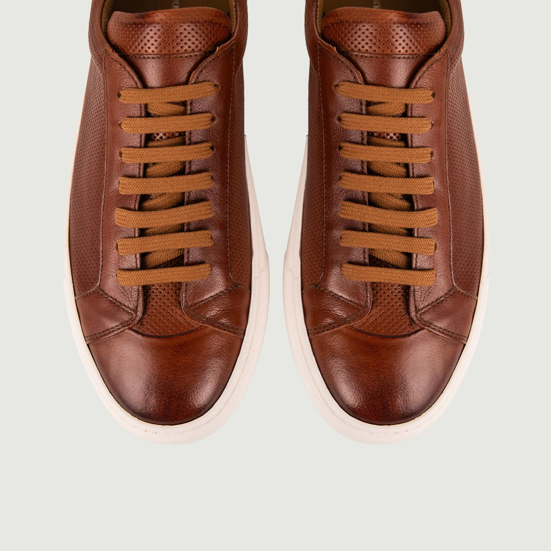 SNEAKER in pelle traforata cuoio effetto vintage