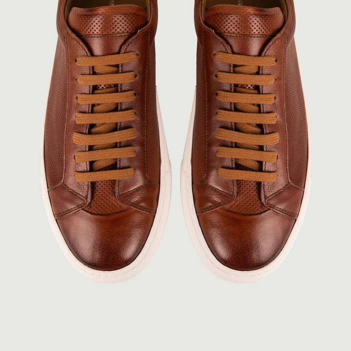 SNEAKER in pelle traforata cuoio effetto vintage