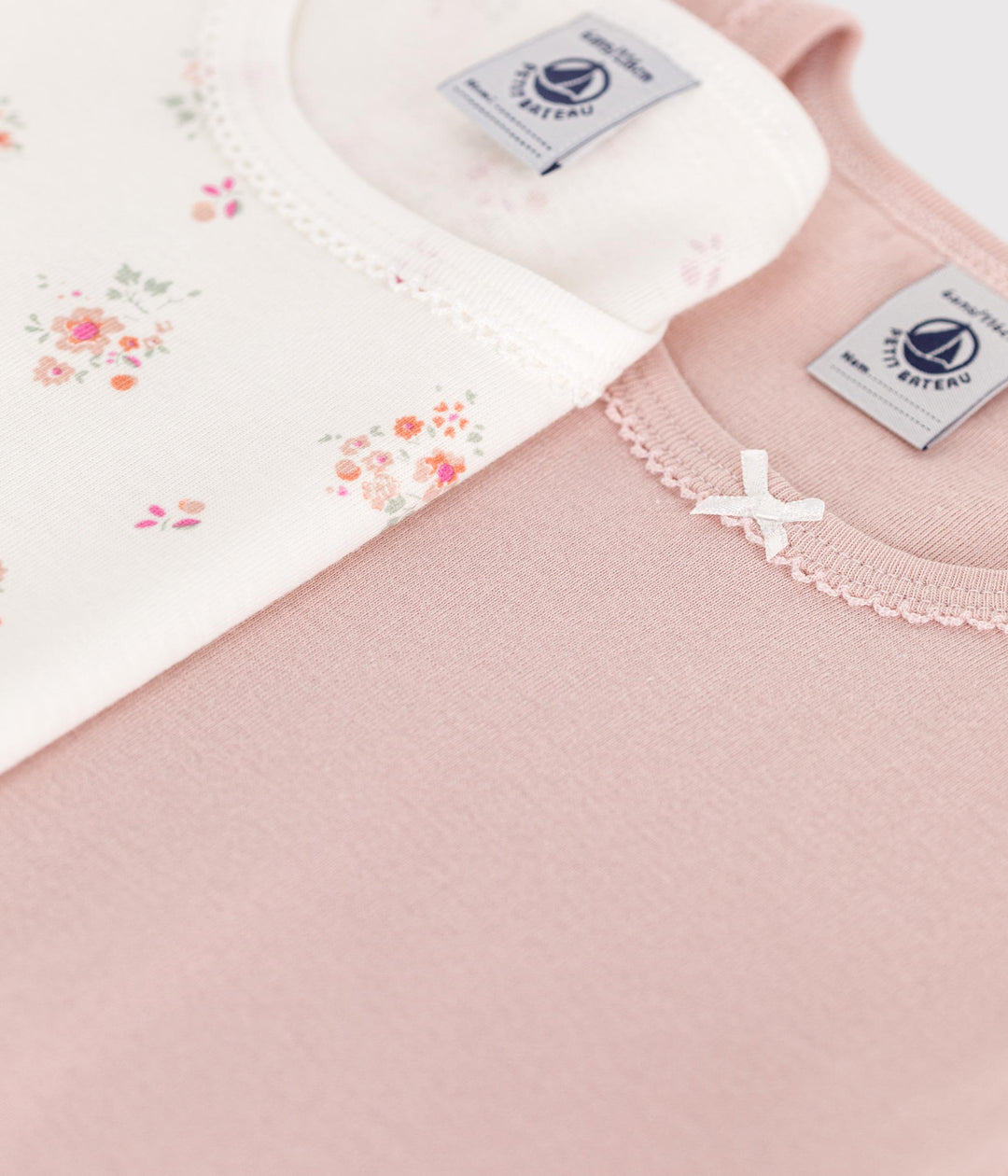 Set di 2 T-shirt rosa a maniche corte in cotone a fiori bambina A0BGX 00 PETIT BATEAU 