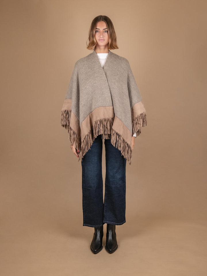 SCIALLE IN LANA CAMMELLO CON PROFILI E FRANGE IN CAMOSCIO BEIGE OLIVIA530 890 ANDREA MORANDO 