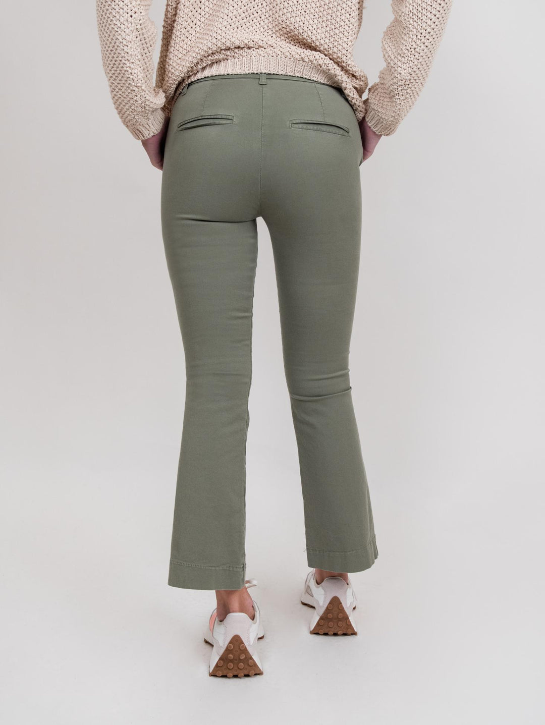 PANTALONE COLOR VERDE A TROMBETTA