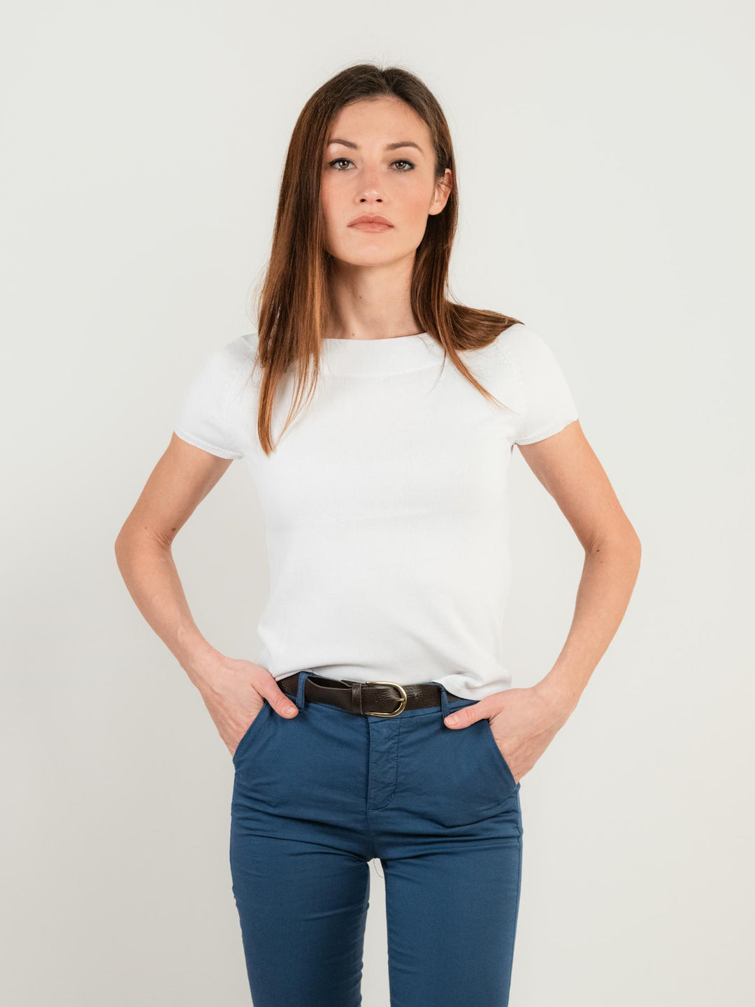 T-SHIRT BIANCA CON SCOLLO A BARCA