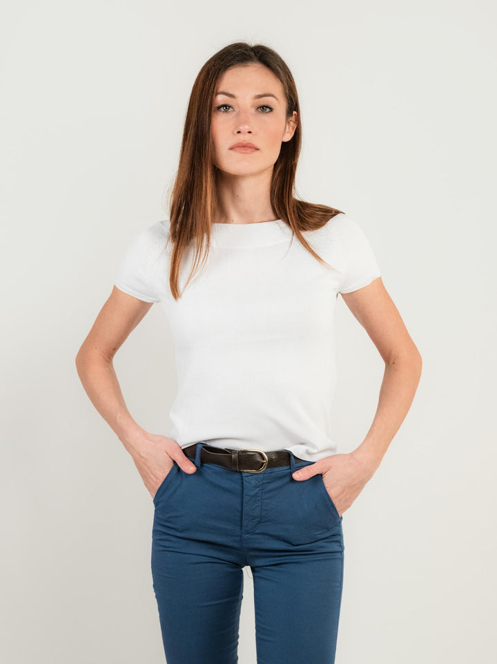 T-SHIRT BIANCA CON SCOLLO A BARCA